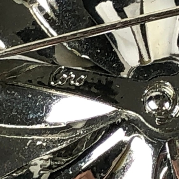 Vintage Coro Flower Brooch Brushed Silver Tone 3-D Chrysanthemum Mid Century Pin - Picture 5 of 6